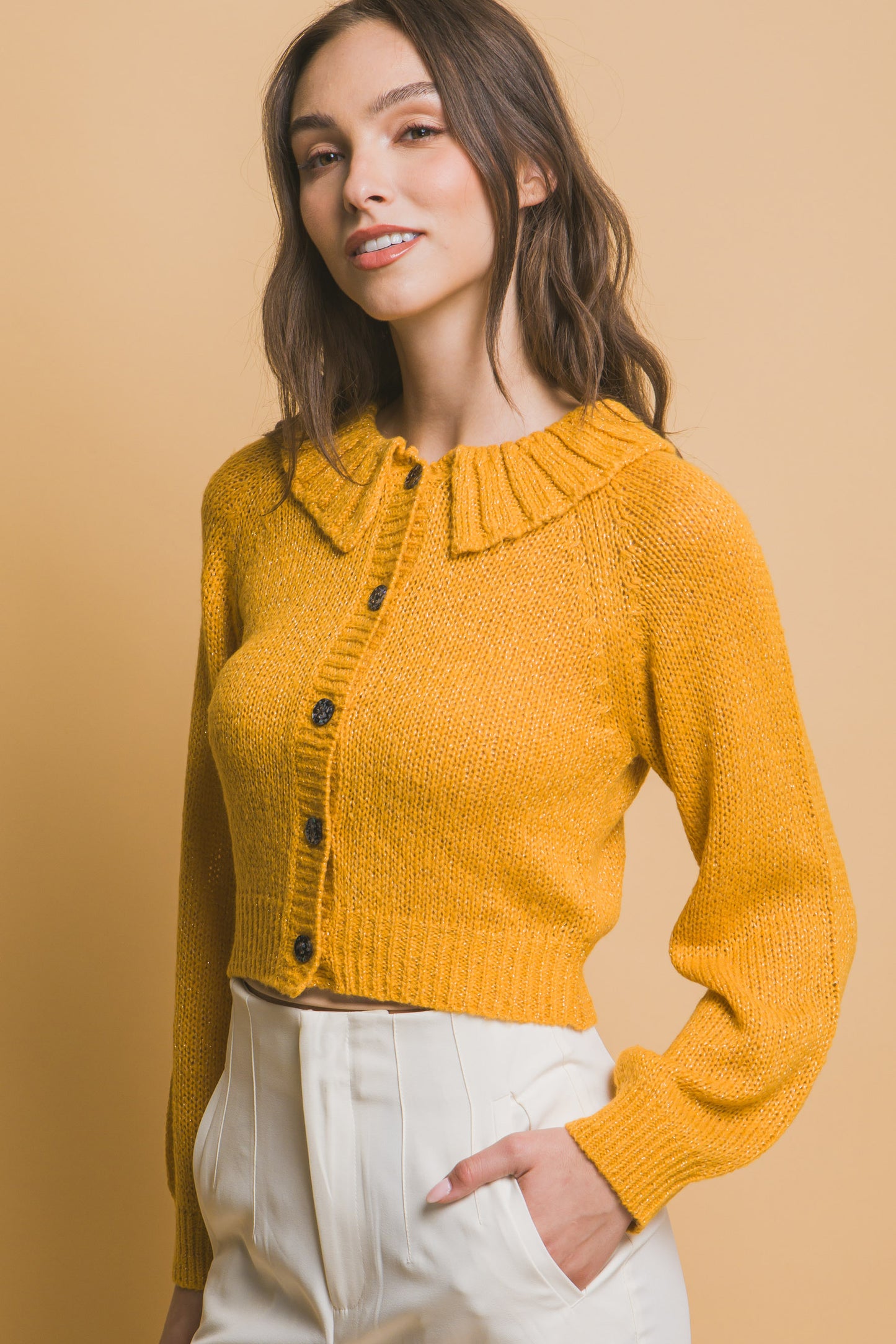 Short collard sweater